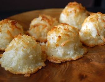 Watch Maria Collins bake Easy Coconut Macaroons